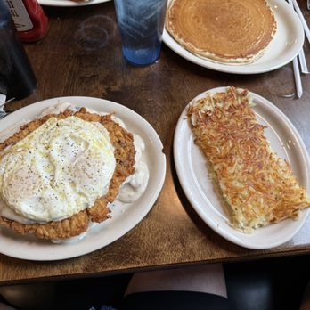 Cowboys Restaraunt - Cowboys Chicken Fried Steak....yum yum! - American Near Me - Gainesville, Texas