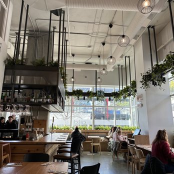 Catch 122 - Inside - Breakfast & Brunch Near Me - North Vancouver, British Columbia