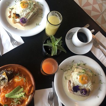 Breakfast - Croque madame, Huevos con salsa de chicharon, jugo de guayaba, jugo de papaya con piña - Breakfast & Brunch Near Me - Ciudad de México, DIF Breakfast - Croque madame, Huevos con salsa de chicharon, jugo de guayaba, jugo de papaya con piña - Breakfast & Brunch Near Me - Ciudad de México, DIF
