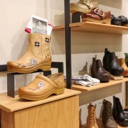 Dansko-A Footwise Concept