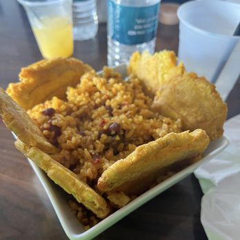 Carnaval - La arrocera de Doña Tula: arroz mamposteao relleno de churrasco y longaniza de pollo, acompañado de tostones. - Bars Near Me - Coamo, Puerto Rico