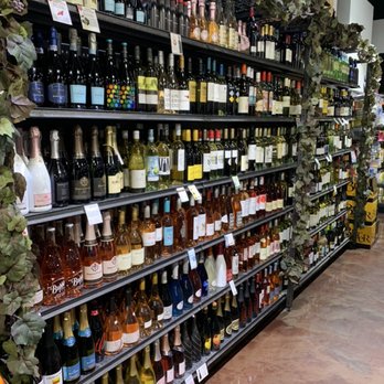 Belmont Harbor Market - a wide selection of liquor - Grocery Near Me - Chicago, Illinois Belmont Harbor Market - a wide selection of liquor - Grocery Near Me - Chicago, Illinois