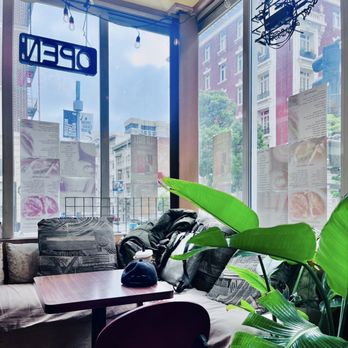 Cafe Bean - sofa - Breakfast & Brunch Near Me - San Francisco, California