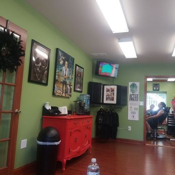 Skull and Rose Tattoo Studio - Cozy waiting room *ps that's Chris Thayer himself* - Tattoo Near Me - Elkton, Maryland Skull and Rose Tattoo Studio - Cozy waiting room *ps that's Chris Thayer himself* - Tattoo Near Me - Elkton, Maryland