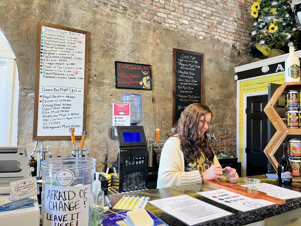 Apalachicola Bee Company Logo