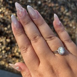 Acrylic, almond shaped, cat eye and bow detail by Selena Acrylic, almond shaped, cat eye and bow detail by Selena