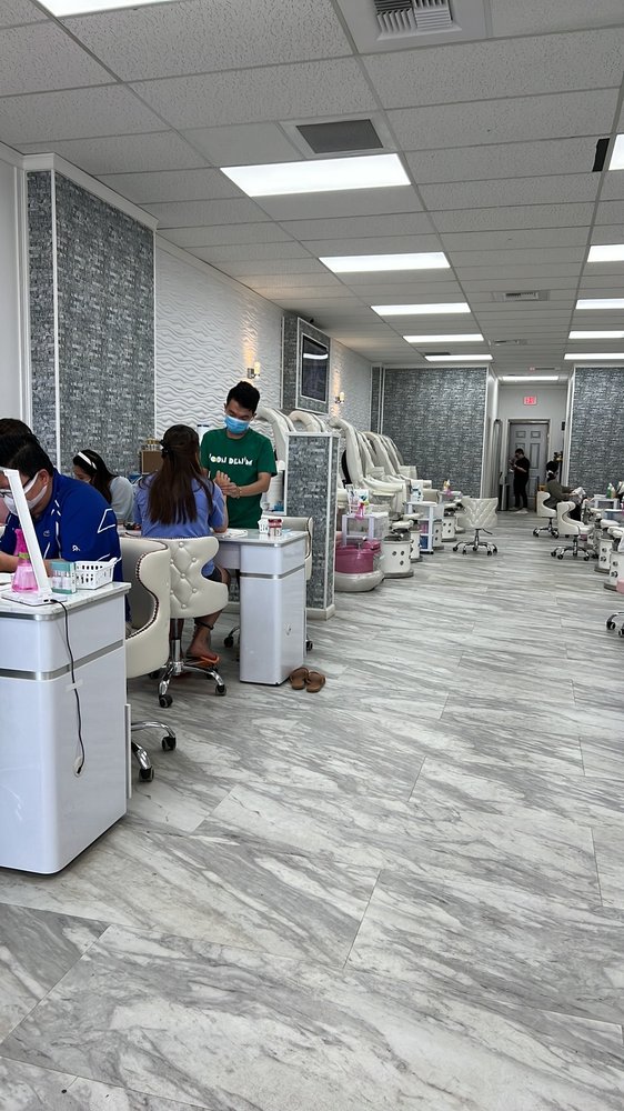 M ROYAL NAILS AND SPA Updated June 2024 31 Photos 2120 10th Ave S