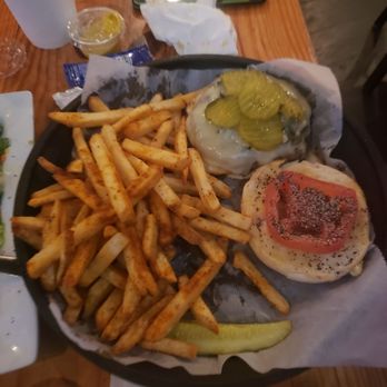 Henry's Restaurant & Bar - American Near Me - Columbia, South Carolina