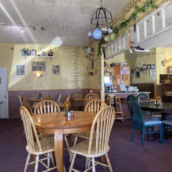 Lombardi's - Dining room - Italian Near Me - Cambria, California