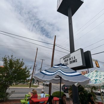 Mr Juicy - Outdoor seating - Burgers Near Me - San Antonio, Texas