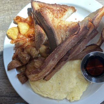 Peacock Pansy - The good American breakfast with sub French toast - Breakfast & Brunch Near Me - San Francisco, California Peacock Pansy - The good American breakfast with sub French toast - Breakfast & Brunch Near Me - San Francisco, California