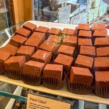 L.A. Burdick Handmade Chocolates - Pave Glacé - Chocolatiers & Shops Near Me - Cambridge, Massachusetts L.A. Burdick Handmade Chocolates - Pave Glacé - Chocolatiers & Shops Near Me - Cambridge, Massachusetts