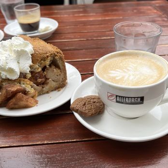 Winkel 43 - Lovely Apple pie and coffee - Desserts Near Me - Amsterdam, New Hampshire