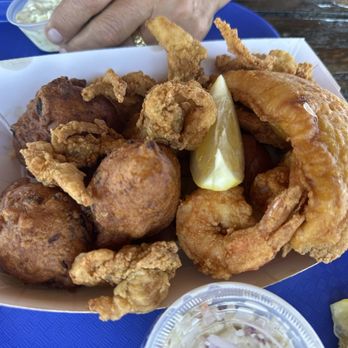 Captain Scott's Lobster Dock - Seafood Near Me - New London, Connecticut