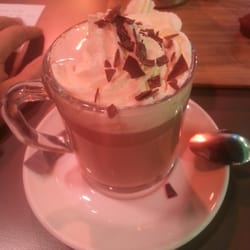 Villeroy - Chocolat viennois un vrai délice.  en terrasse avec chaufferette emplacement en plein centre.