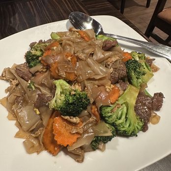 Smile Thai - Pad See Ew - Thai Near Me - Harbor City, California