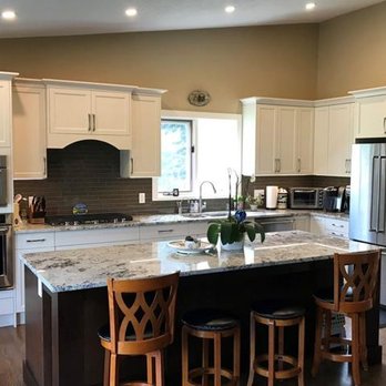 Stoneking Enterprises - a large kitchen with a center island - Flooring Near Me - North Liberty, Iowa Stoneking Enterprises - a large kitchen with a center island - Flooring Near Me - North Liberty, Iowa