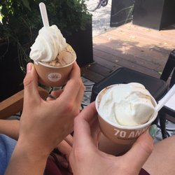 La Romana - Medium cup with three flavours, Small cup with two flavours