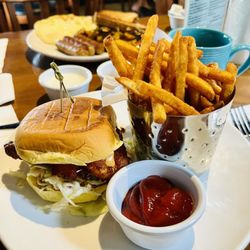 Kennedy's Craft Kitchen & Cocktails - Hot Nashville Chicken Sandwich