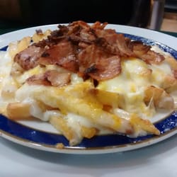 Euro-Grill - Patatas con salsa, bacón y queso gratinado