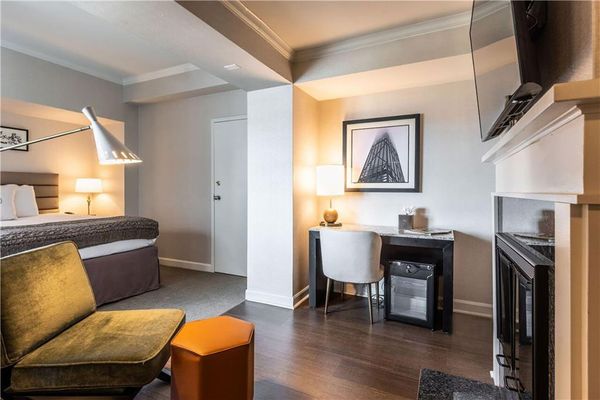 Claridge House Chicago, Tapestry Collection by Hilton by null