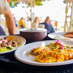 El Andariego Restaurante PV - Somos un restaurante en la entrada del centro historico de puerto vallarta con mas de 34 años de historia que nos avalan sirviendo platillos