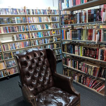 BookHounds - So many books! - Vinyl Records Near Me - Bakersfield, California