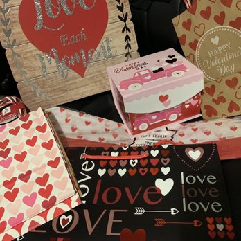 Dollar Tree - Valentines Day gift bags and decor - Discount Store Near Me - Hillsboro, Oregon Dollar Tree - Valentines Day gift bags and decor - Discount Store Near Me - Hillsboro, Oregon