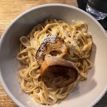 Prairie Canary Restaurant & Bar - Fettuccine Alfredo - Burgers Near Me - Grinnell, Iowa