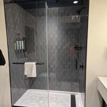 Courtyard by Marriott Cincinnati Downtown - Shower - Hotels Near Me - Cincinnati, Ohio
