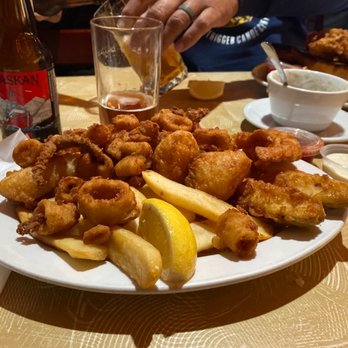 Barbara's Fishtrap - Mini-tempura sampler with scallops,calamari,shrimp.fish,zucchini - Seafood Near Me - Half Moon Bay, California