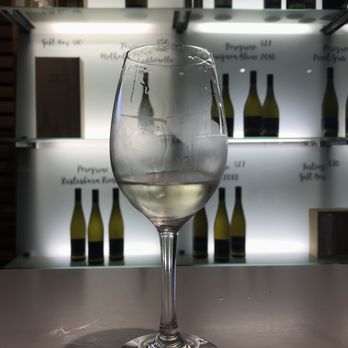 Peregrine Wines - Wineries Near Me - Queenstown, AUK