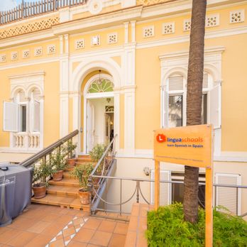 1. Linguaschools Barcelona