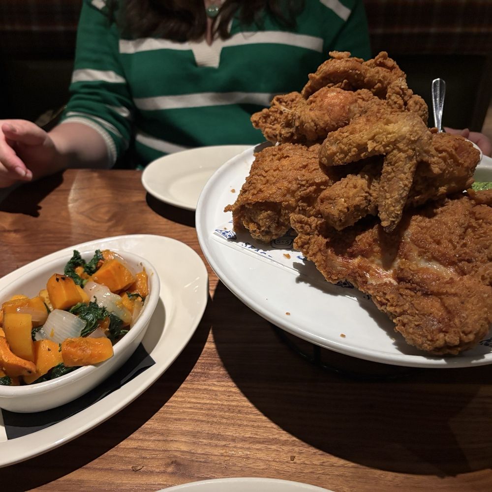 Seager & Sons - Fried chicken (8pcs) and seasonal vegetables of butternut squash with kale/onions - Pizza Near Me - Plano, Texas Seager & Sons - Fried chicken (8pcs) and seasonal vegetables of butternut squash with kale/onions - Pizza Near Me - Plano, Texas