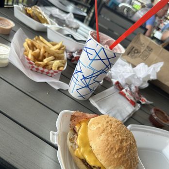 La Beau's - Burgers Near Me - Garden City, Utah