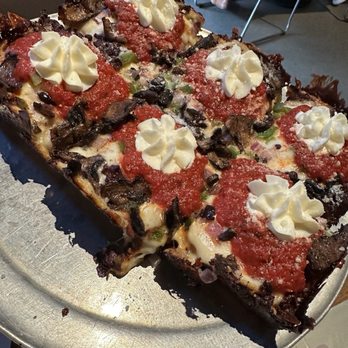 Ike & Oak Brewing Co - Detroit pizza - veggie - Brewpubs Near Me - Woodridge, Illinois