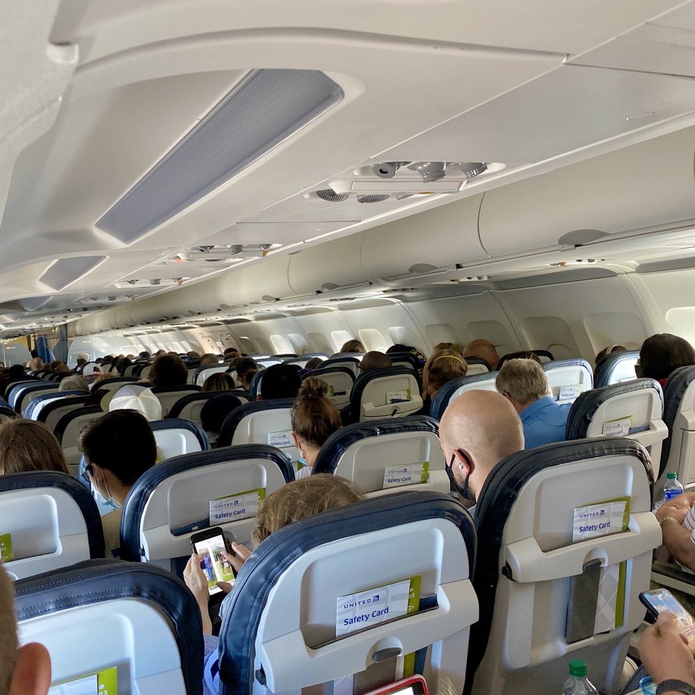 United Airlines - 09.03.20 no bueno -- full flight - Airlines Near Me - Sacramento, California United Airlines - 09.03.20 no bueno -- full flight - Airlines Near Me - Sacramento, California