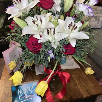 Bloom Fresh Flowers - 3rd day- flowers blooming nicely - Florists Near Me - Alexandria, Virginia Bloom Fresh Flowers - 3rd day- flowers blooming nicely - Florists Near Me - Alexandria, Virginia