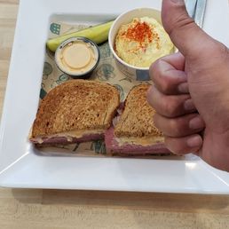 REUBEN SANDWICH WITH POTATO SALAD REUBEN SANDWICH WITH POTATO SALAD