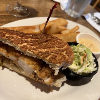 Rancho Nicasio - fried chicken sandwich - American Near Me - Nicasio, California Rancho Nicasio - fried chicken sandwich - American Near Me - Nicasio, California