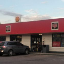 Taylor Quik-Pik - Front of store.