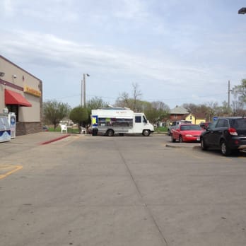 La Tapatia Grocery - Taco can in Parkin lot - Grocery Near Me - Des Moines, Iowa
