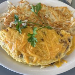 Little Pat's Place - Denver Omelette and hash brown potatoes.