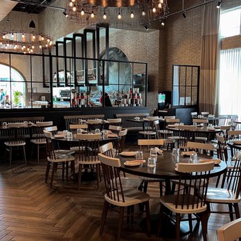 Grana - floor seating - Italian Near Me - Atlanta, Georgia