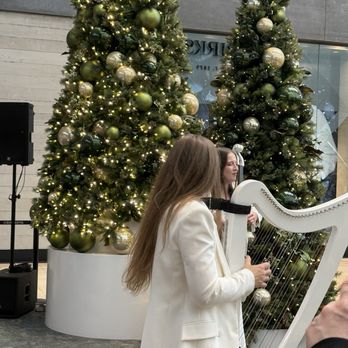 Yorkdale Shopping Centre - Performance in the mall - Shopping Centers Near Me - Toronto, Ontario Yorkdale Shopping Centre - Performance in the mall - Shopping Centers Near Me - Toronto, Ontario