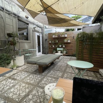 Alana’s Coffee Roasters - Outside seating - Coffee & Tea Near Me - West Hollywood, California Alana’s Coffee Roasters - Outside seating - Coffee & Tea Near Me - West Hollywood, California