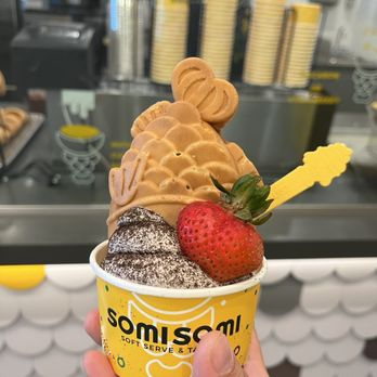Somisomi - Cookies and cream with Oreo crumbs and Nutella filled taiyaki - Ice Cream & Frozen Yogurt Near Me - Pleasanton, California Somisomi - Cookies and cream with Oreo crumbs and Nutella filled taiyaki - Ice Cream & Frozen Yogurt Near Me - Pleasanton, California