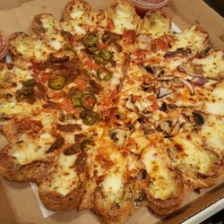 Pizza Hut - Ultimate Cheesy Crust pizza with mushroom, onion and tomato on one side and sausage, jalapeno and tomato on the other side. Very cheesy