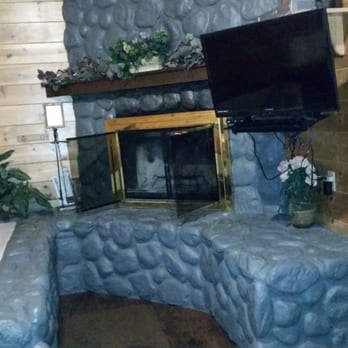 Big Bear Manor Spa Cabins - Ski Resorts Near Me - Big Bear Lake, California