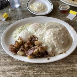 Sunny Side Diner - Sausage Gravy & Biscuits